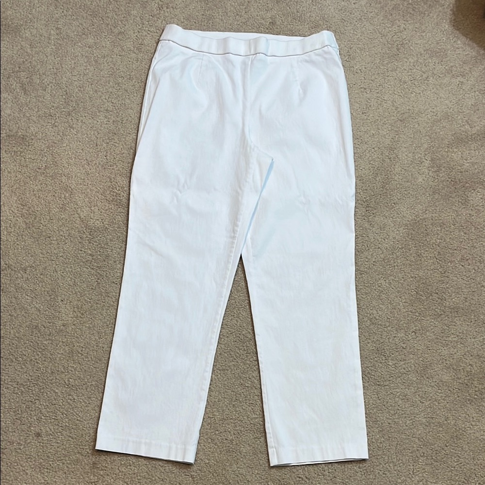Attyre New York White Ankle-Length / Cropped Pants - Size 10 EUC